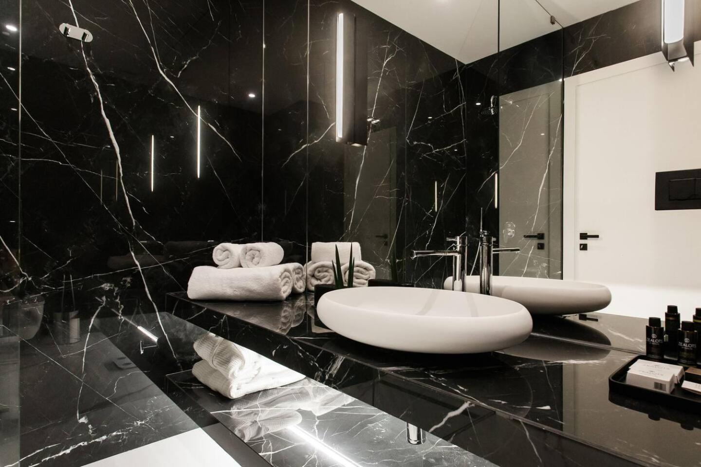 2 Sidebyside Suites In Athens Riviera By The Olon Exterior photo
